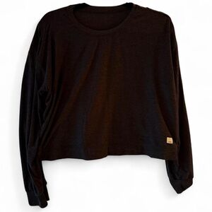Vuori Long sleeve tee size Small